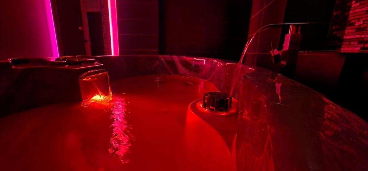 L'Aphrodite Jacuzzi Privatif Saint-Zacharie Ngoại thất bức ảnh